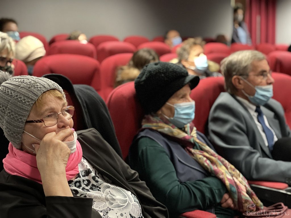 Fellobbant a szeretet lángja 11